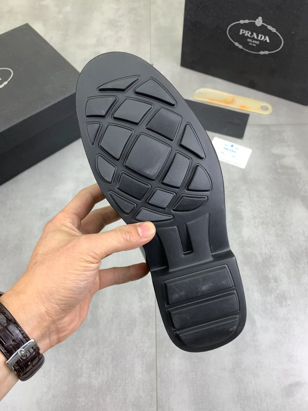Men's shoes 💰P480 new style 💰 💎💎💎 water-dyed cow lining original order quality PRADA —🆘.Prada original purchase agent, high-end business leather shoes, fabric: imported from Italy cowhide material ➕ water-dyed cow lining/cowhide lining ➕ special original outsole, fine workmanship, real thing ^_^ Photographed 🎬size: 39-44